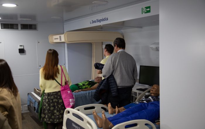 La unidad móvil de SEPAR, instalada en una calle céntrica, ofrece diagnóstico y sensibilización sobre los trastornos del sueño.