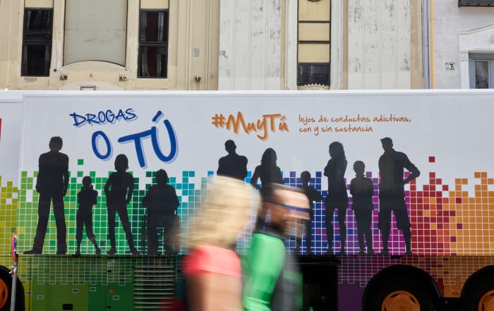 La campaña itinerante ‘Drogas o tú’ recorre la Comunidad de Madrid llevando un mensaje claro y necesario sobre la prevención de adicciones: cercanía, escucha y conciencia en movimiento.
