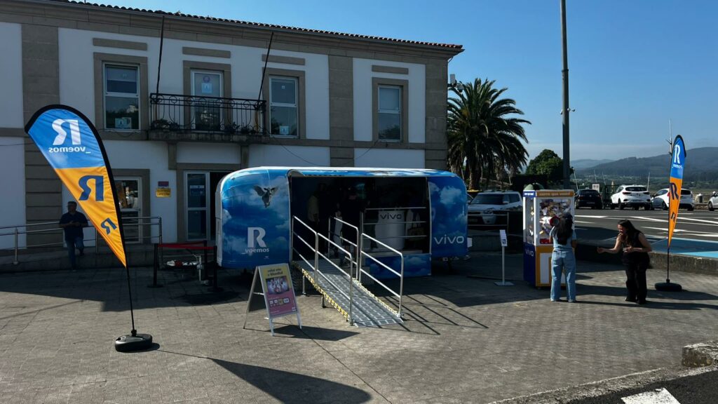 Este airstream azul recorrerá el territorio para llevar marca, conversación y asesoramiento comercial allí donde la cercanía todavía marca la diferencia.